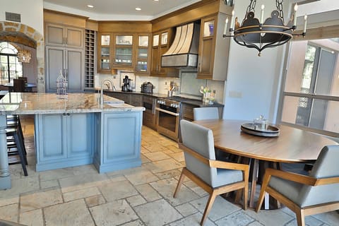 Dining close to kitchen