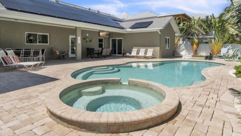 Heated salt water spa and pool – AMI Beach House, Anna Maria Island