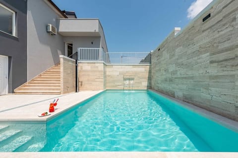 Holiday Home Swimming Pool