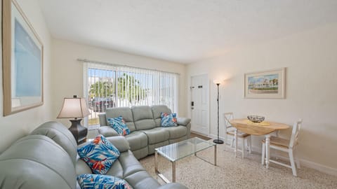 Comfy leather sofas in the bright beachy living area with Smart TV.