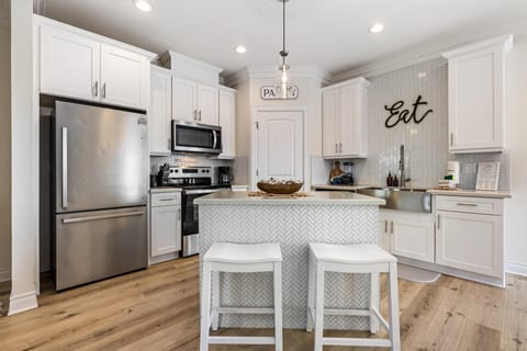 Bright, beautiful kitchen with great island