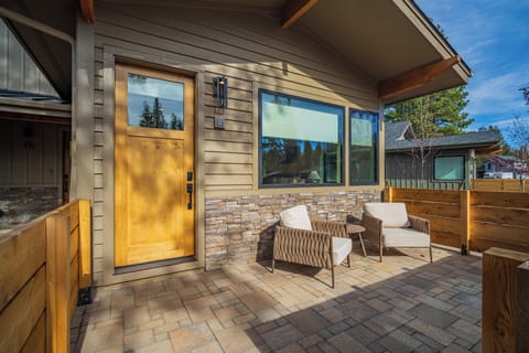 18196 Forestbrook-44