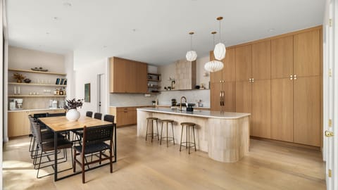 Electric kettle, toaster