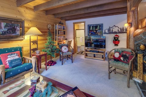 Diamond Peak 2 - Living Area