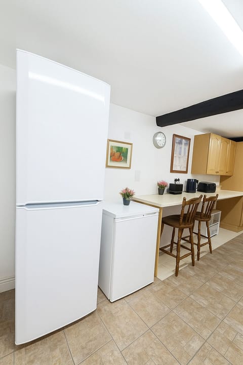 Fully equipped kitchen — ideal for Christmas meals and festive gatherings.