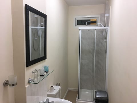 Comfort Quadruple Room, 1 Bedroom | Bathroom shower