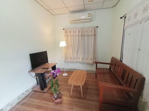 Basic Room | Living area