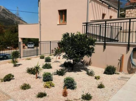 House (House Serenity with Pool) | Exterior