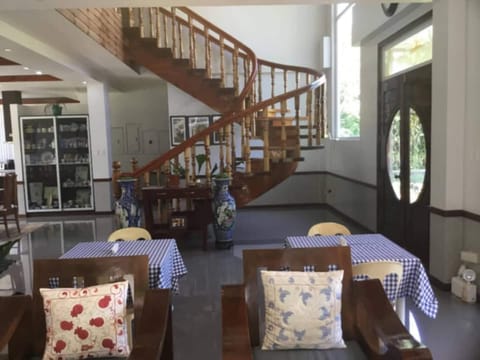 Room, 1 Bedroom, Accessible, Garden View | Living room