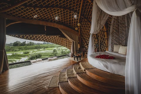 Metangi Bamboo house | Egyptian cotton sheets, premium bedding, in-room safe