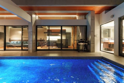 8 outdoor pools