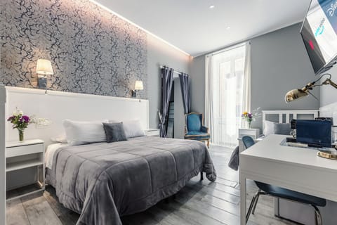 Deluxe Triple Room | Individually decorated, individually furnished, desk, laptop workspace