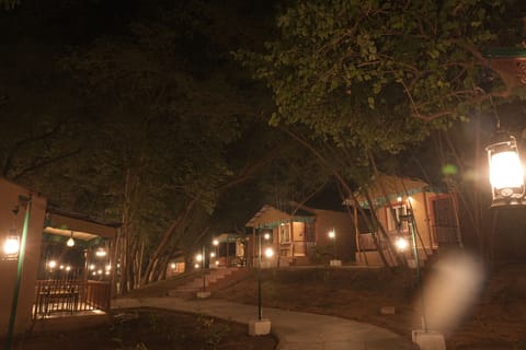 Executive Cottage, Private Bathroom, Garden View | In-room safe, laptop workspace, iron/ironing board, WiFi (free)