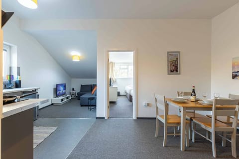 Apartment, 1 Bedroom | Dining room