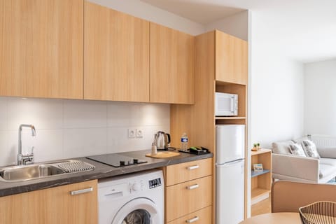 Suite, Multiple Beds, Non Smoking | Private kitchen | Coffee/tea maker