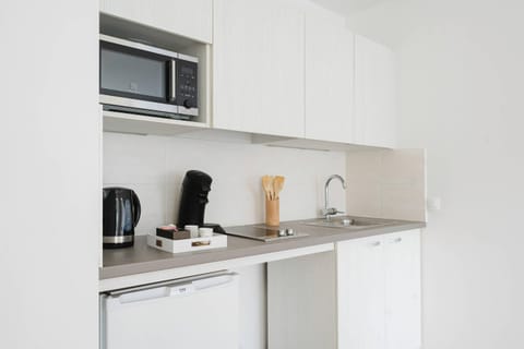 Apartment, 1 Bedroom | Private kitchen | Coffee/tea maker, electric kettle