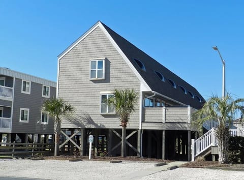 Conveniently located 2nd from the end with easy access from parking lot.