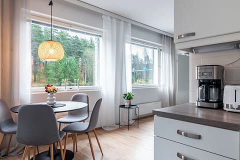 Comfort Apartment, Balcony | In-room dining