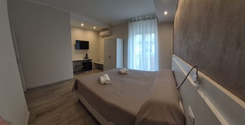 Deluxe Double or Twin Room, Balcony | Down comforters, memory foam beds, desk, laptop workspace