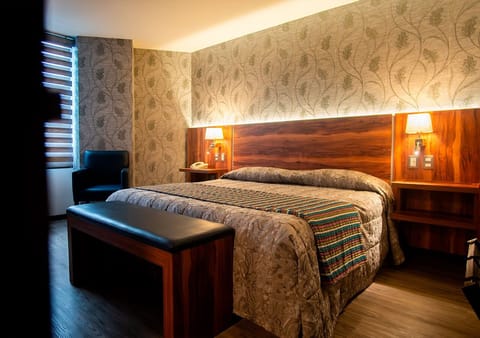 Grand Suite, Jetted Tub | Premium bedding, in-room safe, desk, laptop workspace