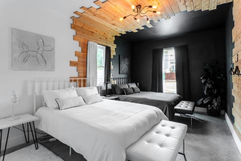 House (6 Bedrooms) | Interior