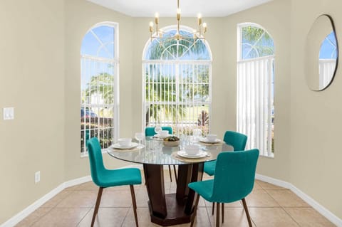 House (4 Bedrooms) | Interior