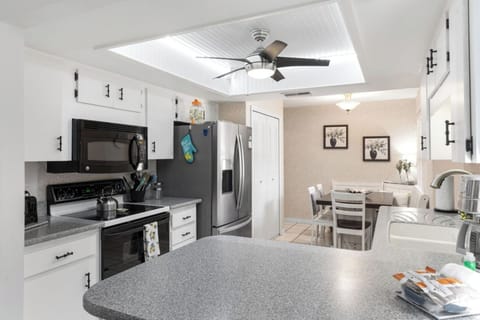 [Kitchen] ~ Coffee Maker, Dishwasher, Essential cooking utensils, Stocked with basic supplies: paper towels, trashbags,etc, 3-person breakfast bar