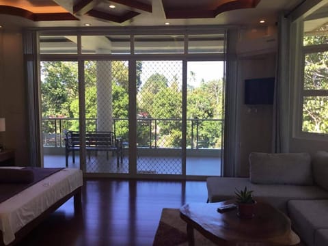 Room, 1 Bedroom, Balcony, Garden View | Living room