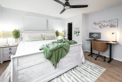 Grisham Getaway Master Suite w/ private half bath 