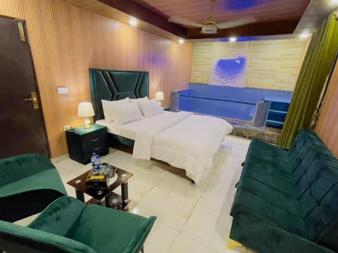 Deluxe Suite, 1 Queen Bed with Sofa bed, Private Pool | In-room safe, desk, laptop workspace, soundproofing