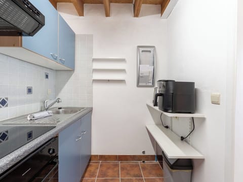 Kitchen, Kitchen Appliance, Countertop, Major Appliance, Flooring, Interior Design, Wood, Floor, Furniture, Ceiling