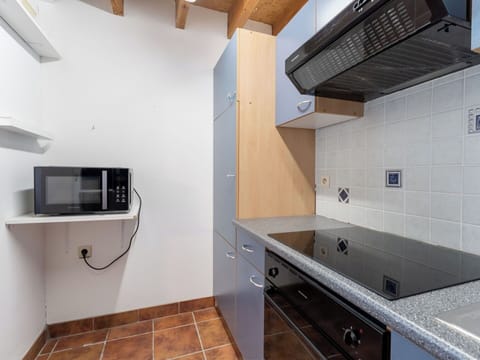 Kitchen, Countertop, Major Appliance, Kitchen Appliance, Flooring, Wood, Interior Design, Cabinetry, Ceiling, Floor