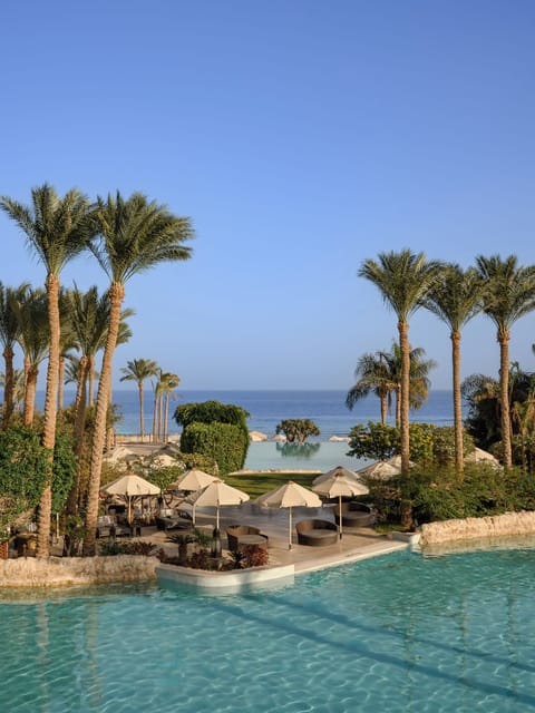2 outdoor pools