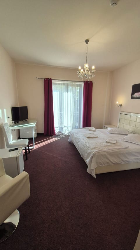 Double Room, Balcony, City View | Desk, free WiFi