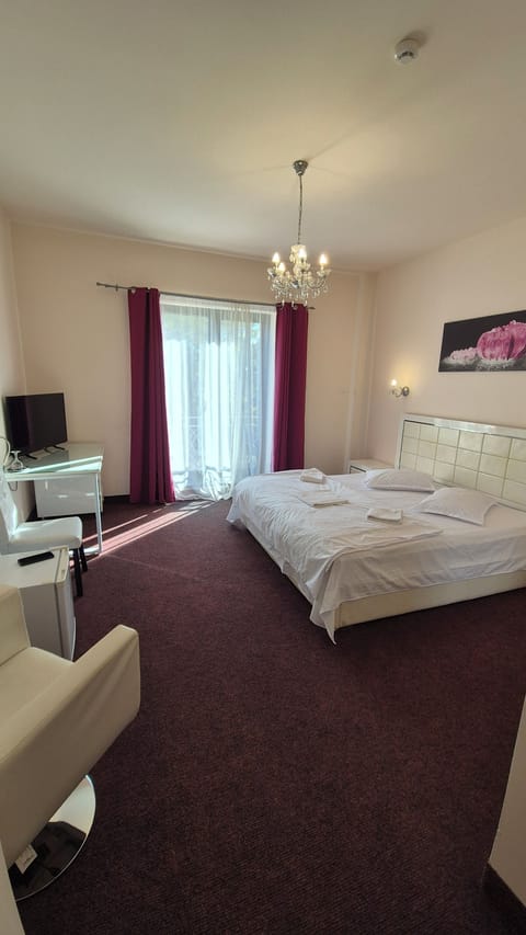 Double Room, Balcony, City View | Desk, free WiFi