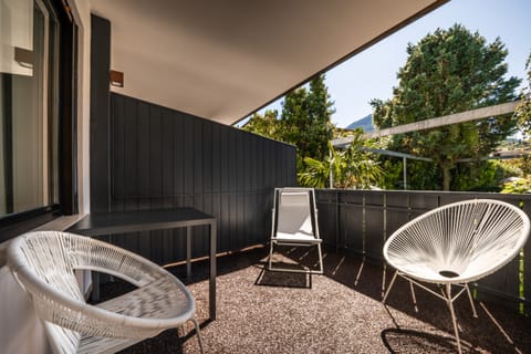 Balcony with seating