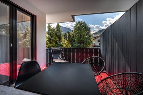 Balcony with seating