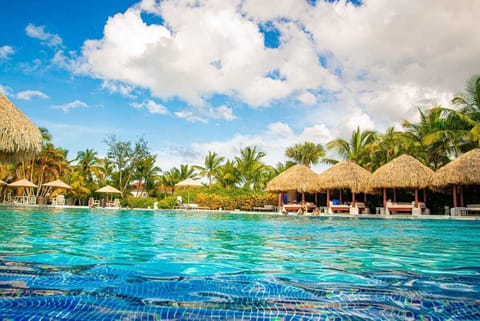 Swim-up bar