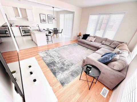 Deluxe House, Multiple Bedrooms, Non Smoking, Garden View | Living area