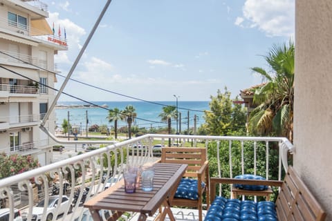 Enjoy sea views and beautiful Palaio Faliro weather from the cozy balcony.