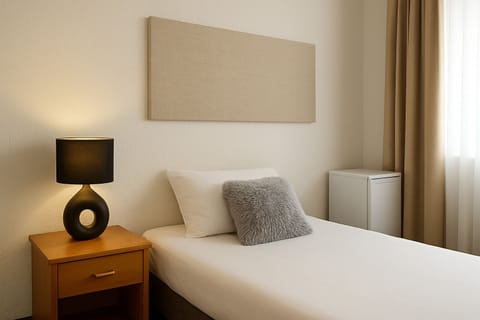 Basic Room | Hypo-allergenic bedding, desk, laptop workspace, free WiFi