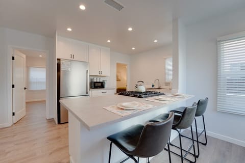Welcome to our Central Point Loma Cottage!