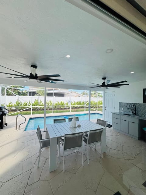 Private Pool ( Heat Pump)