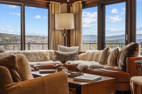 Meadowoods Estate: Luxury 7BR, Hot Tub, Sauna&Pond (6470)
