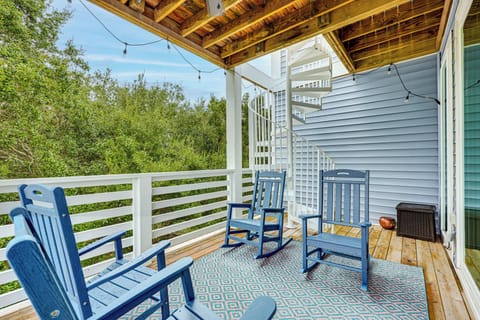 Carolina Beach Vacation Rental | 4BR | 3.5BA | 2,000 Sq Ft | Step-Free Access