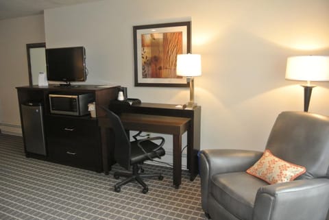 Premium bedding, desk, iron/ironing board, free cribs/infant beds