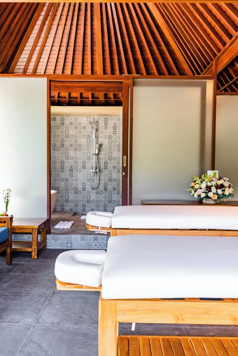 Hot stone massages, deep-tissue massages, 1 treatment room, massages