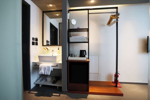 Standard Double Room | In-room safe, desk, blackout drapes, soundproofing