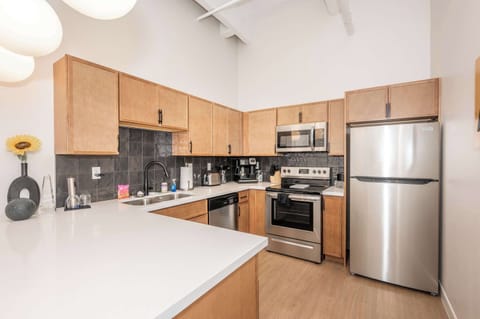 Apartment, Multiple Beds, Kitchen, City View (The 333 Suites 303) | Private kitchen