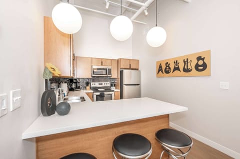 Apartment, Multiple Beds, Kitchen, City View (The 333 Suites 303) | Private kitchen